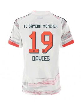 Billige Bayern Munich Alphonso Davies #19 Bortedrakt Dame 2025-26 Kortermet
